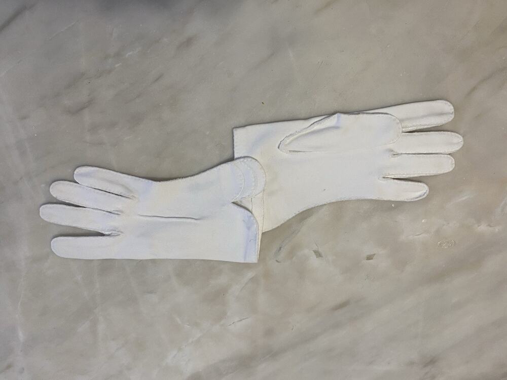 Vintage Shalimar white Gloves Size 6.5 wrist length